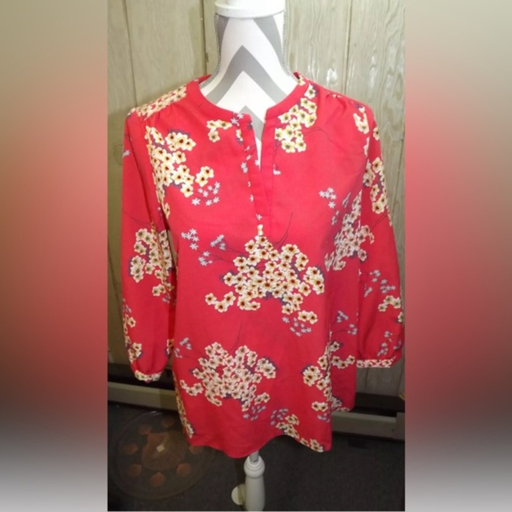 Elaine Rose cottage core Coral w/flower print Sz L tunic top lantern sleeves.